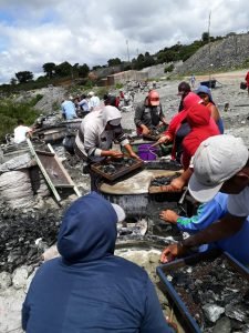 Leia mais sobre o artigo Mais de 60 quijilas participaram do primeiro mutirão para aquisição de tendas e EPIs