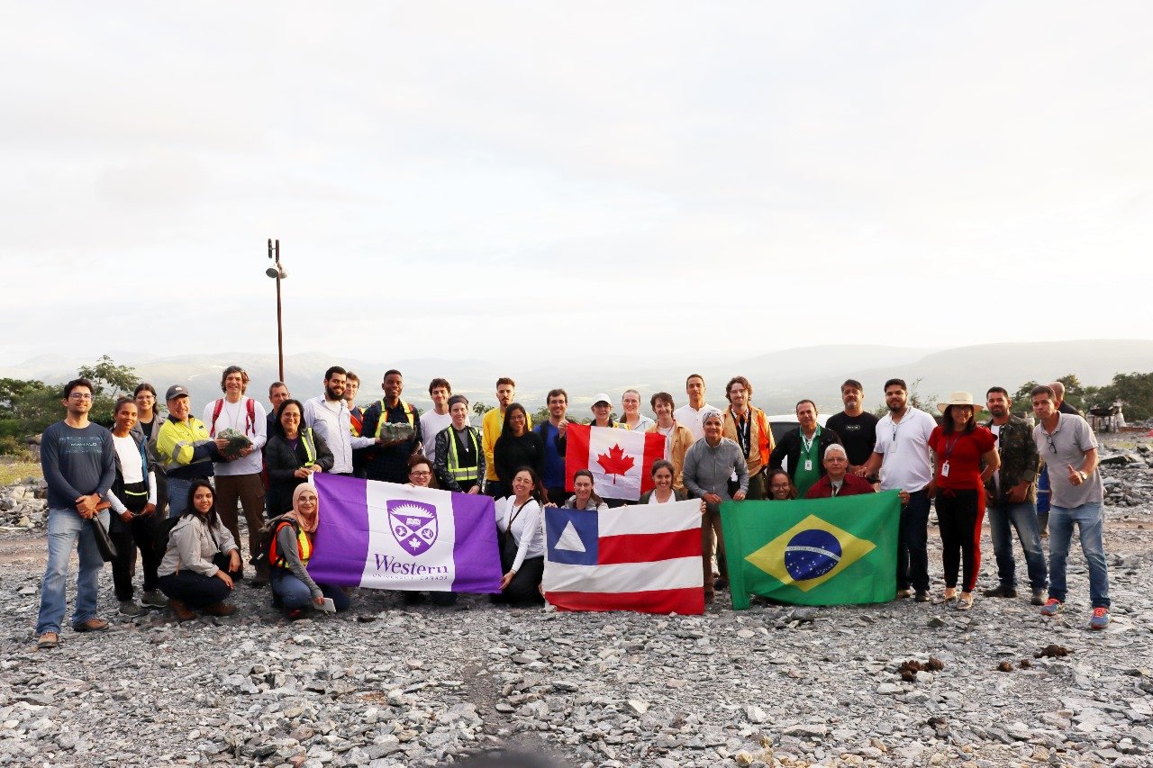 Leia mais sobre o artigo Estudantes e pesquisadores canadenses visitam o Garimpo das Carnaíbas