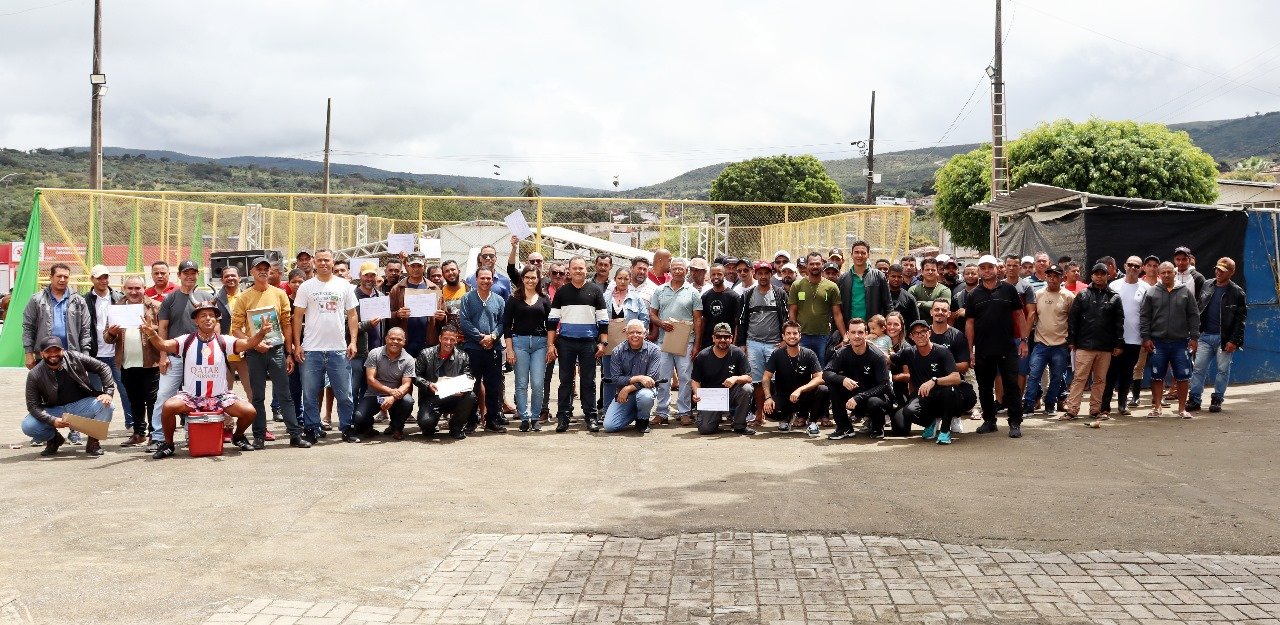 Leia mais sobre o artigo CMB entrega certificados na abertura da 3ª Feira de Pedras Preciosas e Ornamentais de Pindobaçu