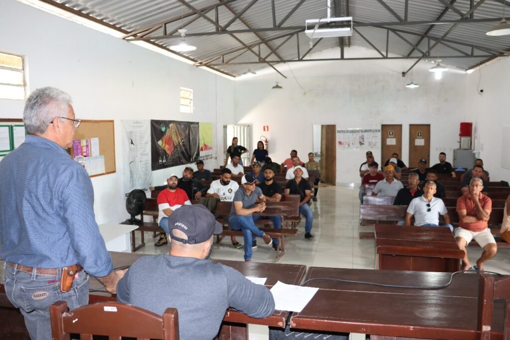 CMB realiza reunião técnica com blasters no auditório da cooperativa