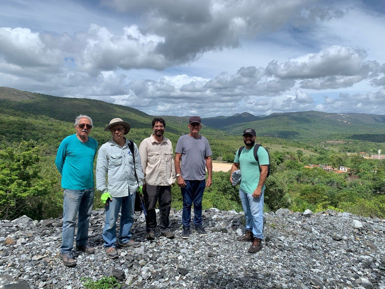 Leia mais sobre o artigo Pesquisadores realizam estudo inédito sobre a origem das esmeraldas nas Carnaíbas