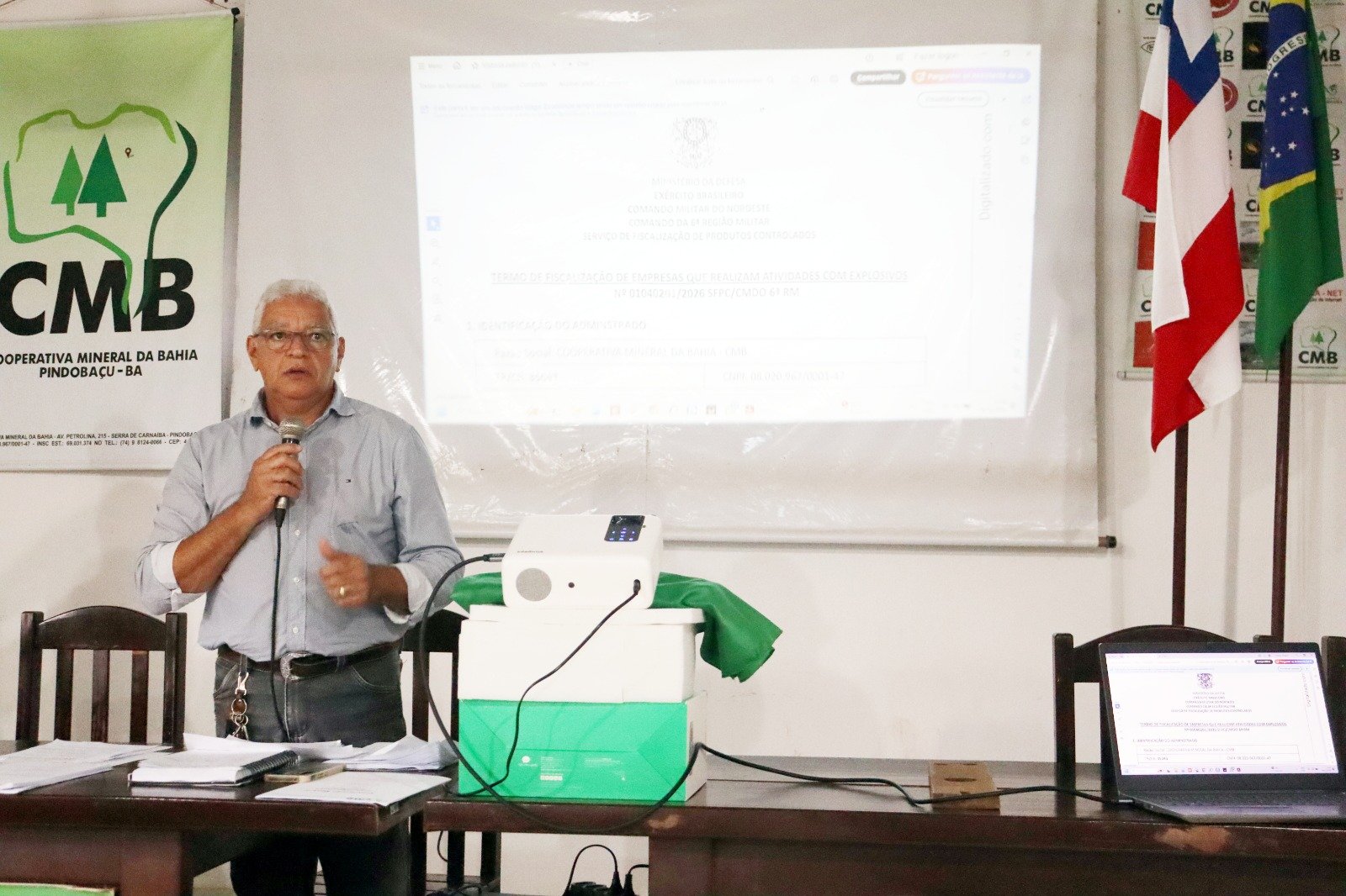 Mesmo sob fortes chuvas, mais de 60 cooperados participam de reunião da CMB sobre exigências do Exército e assinam Termo de Responsabilidade